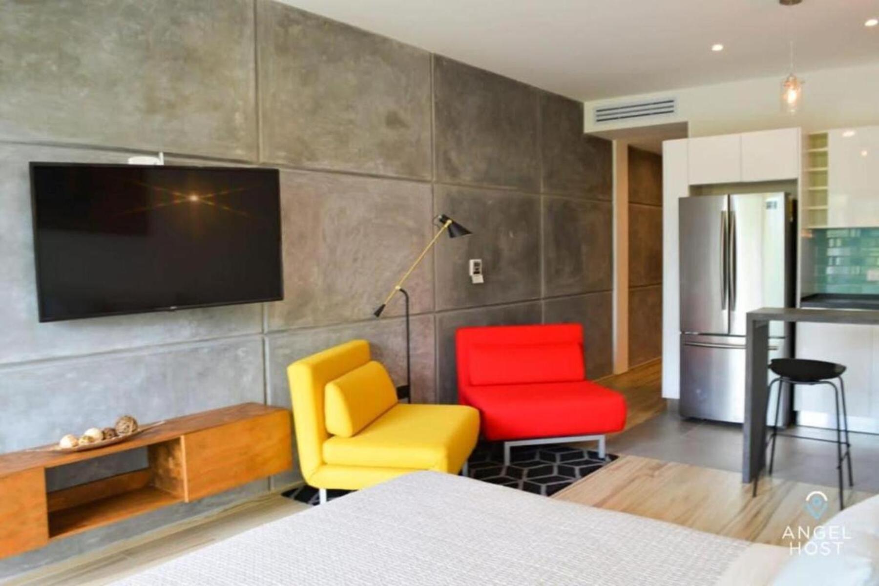 On 5th, Pvt Balcony, Oceanview Roof Pool Holiday home *