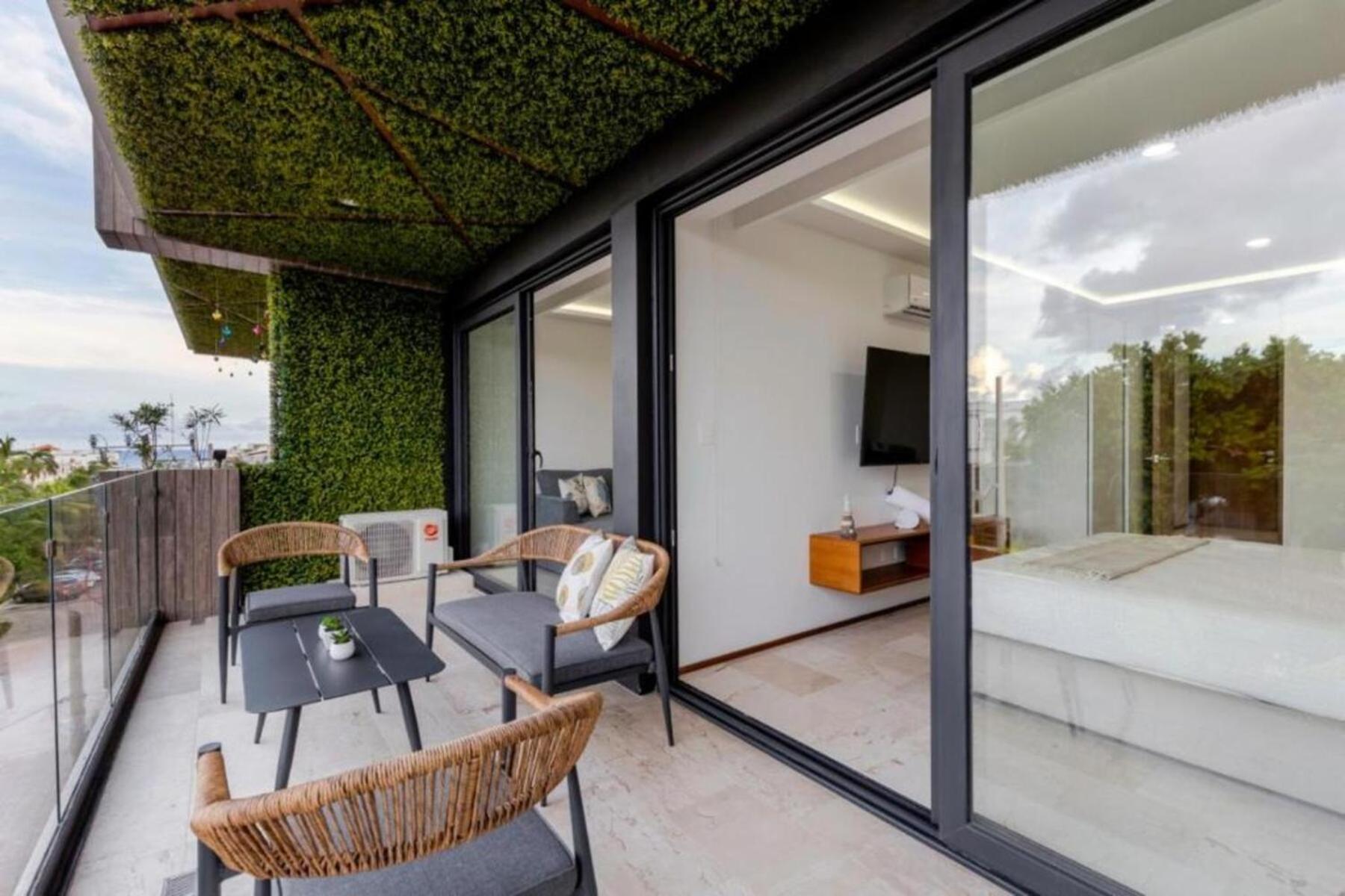 One Paralia Appartement *