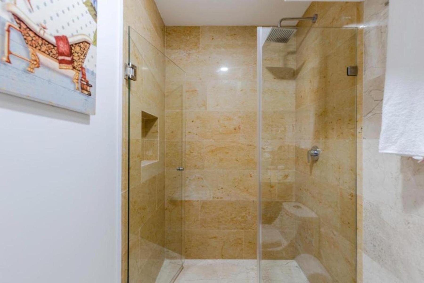 One Paralia Appartement *