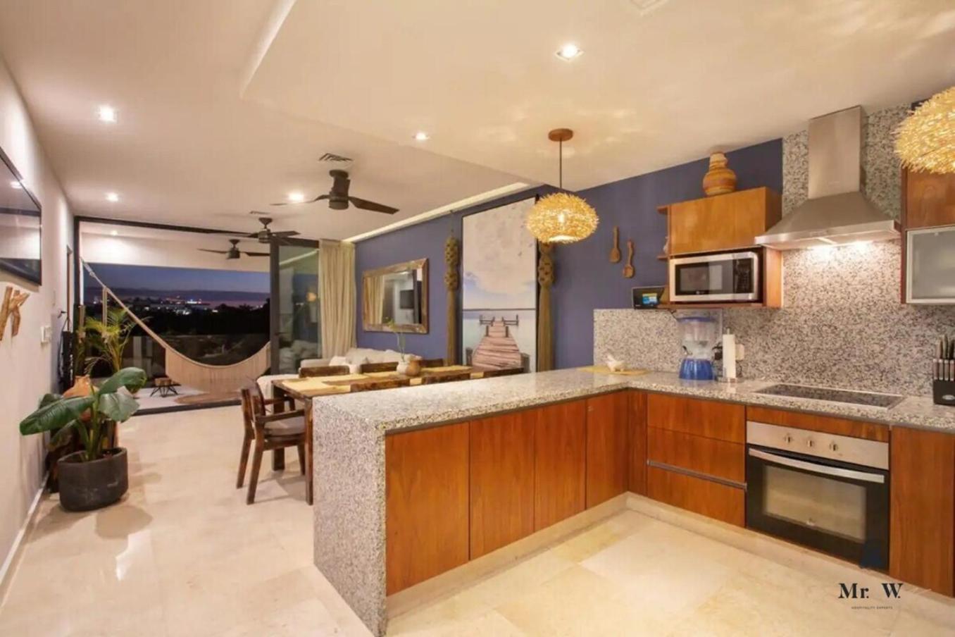 Private Pool Ph, Walk To Beach, 38th & 5th Apartment *