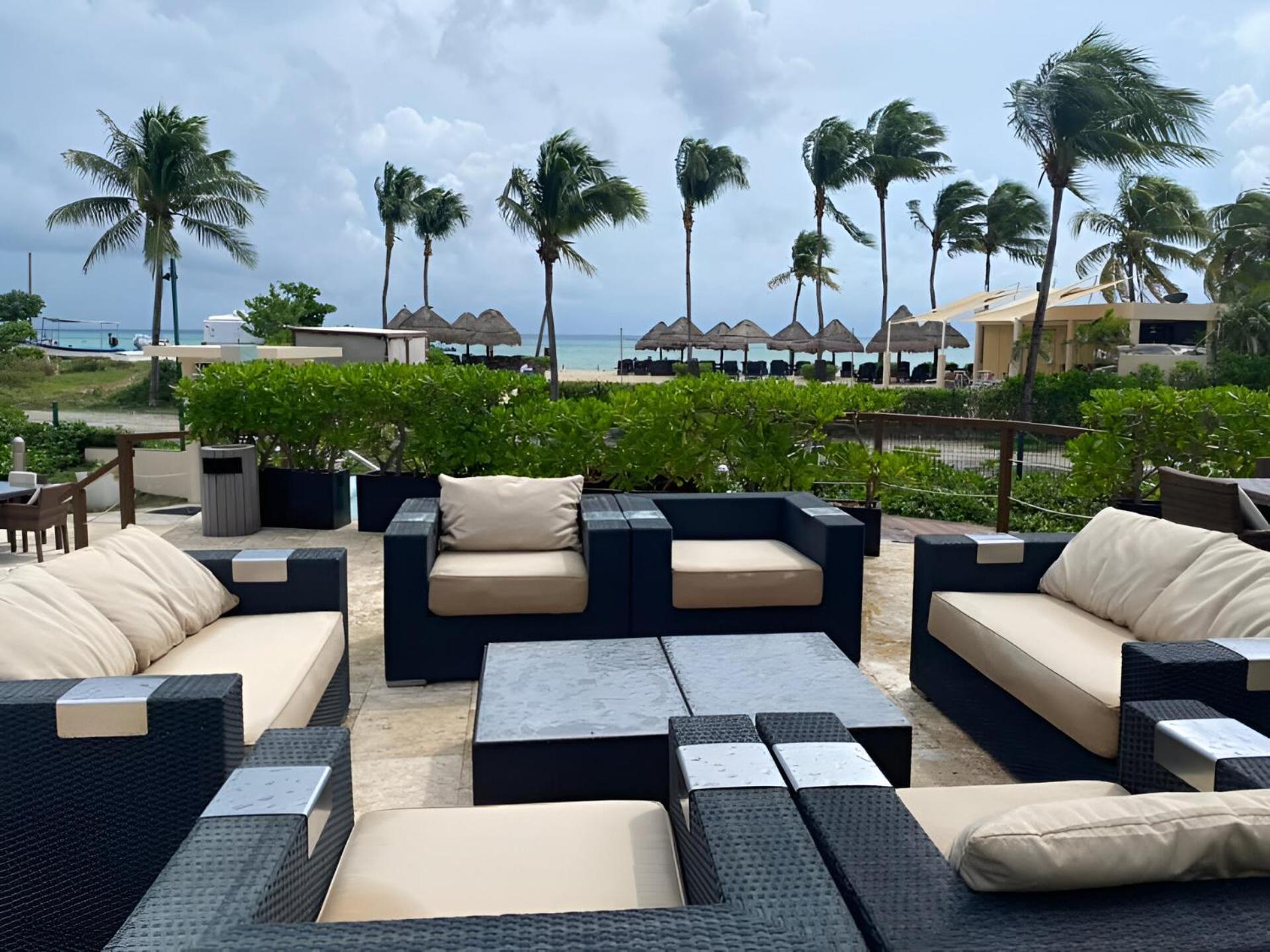Beachfront Location At Elements Appartement