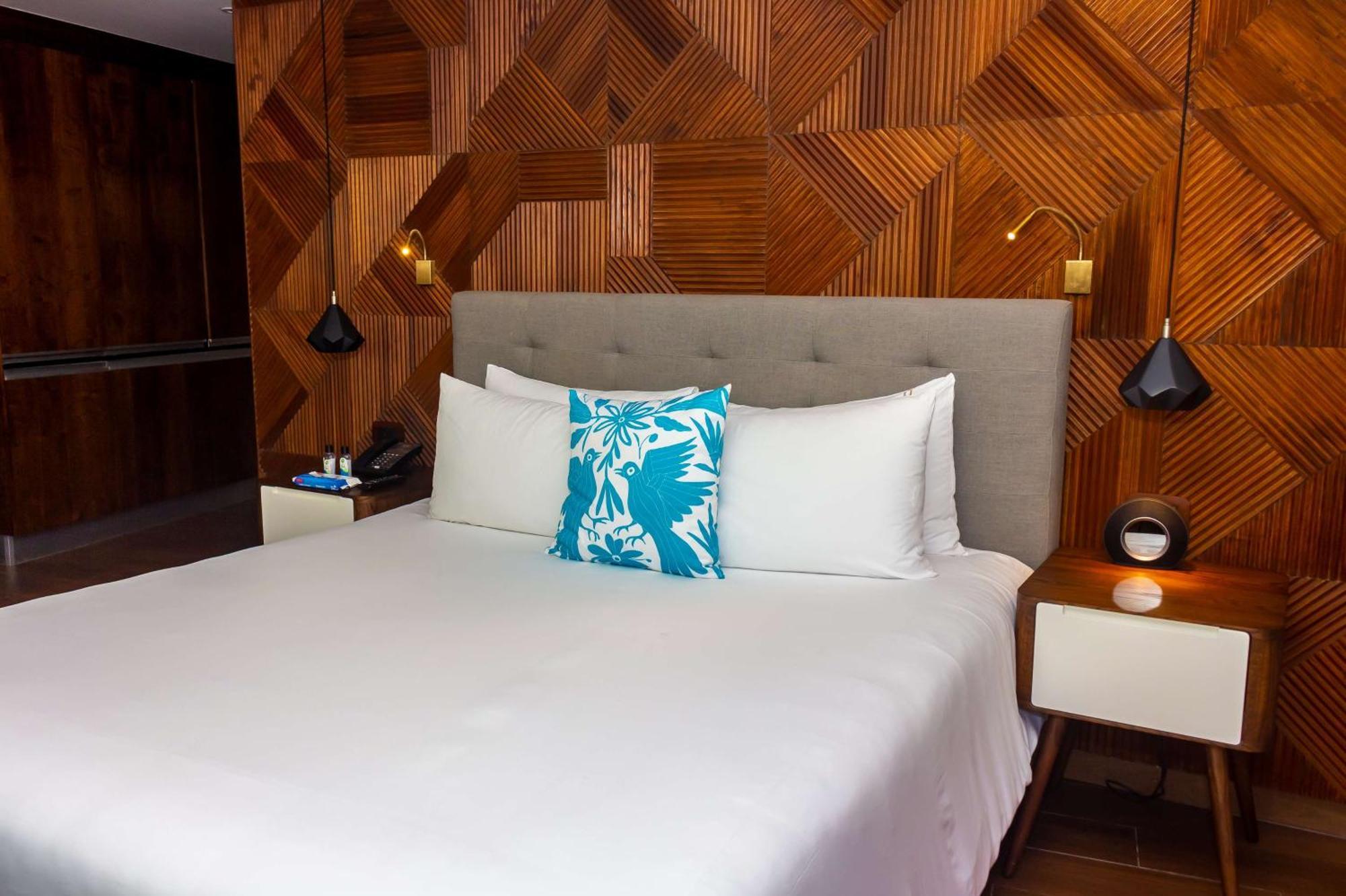 Hotel The Fives Downtown & Residences, Curio Collection By Hilton