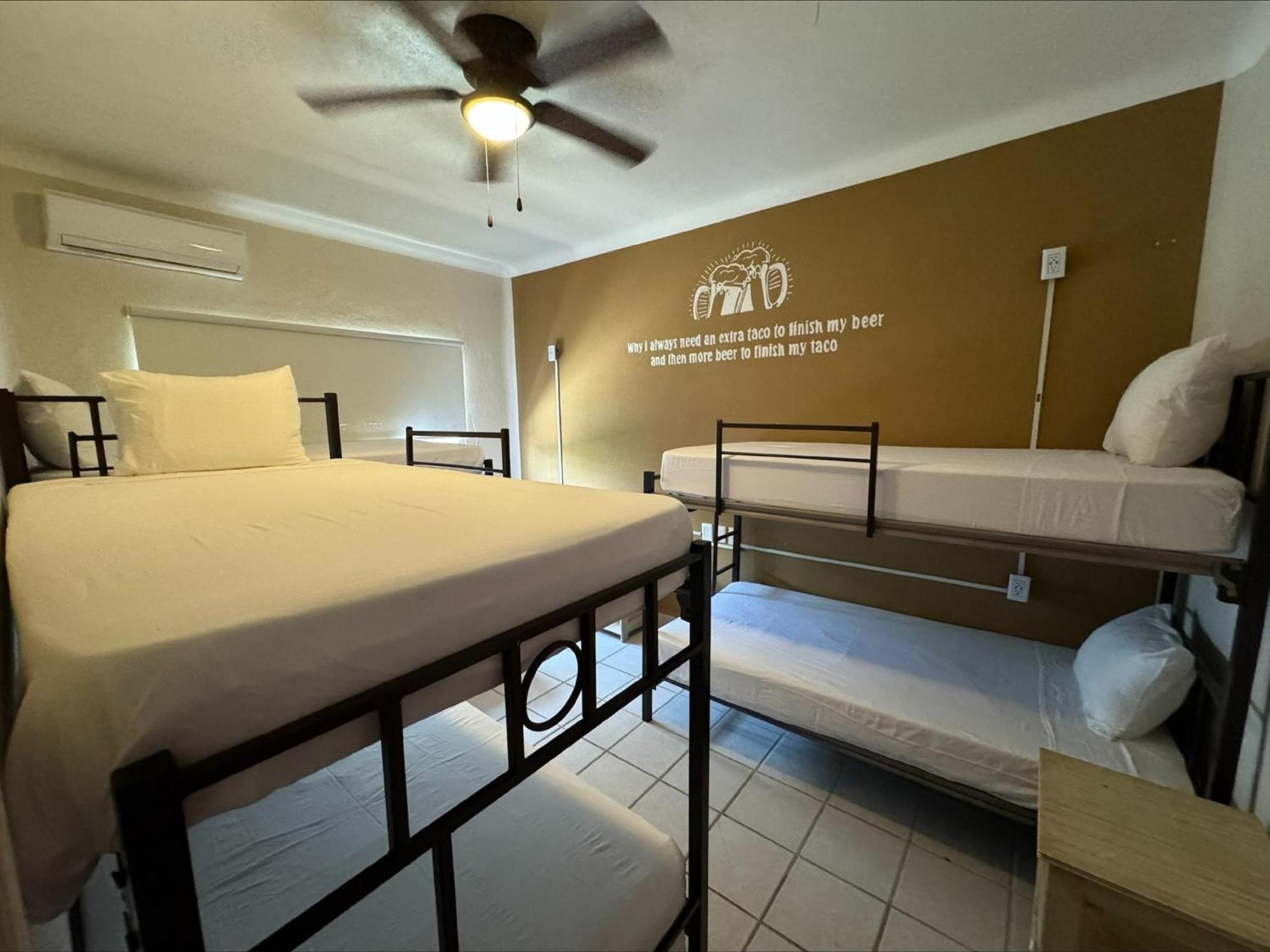 Mala Vecindad Playa Guest house *