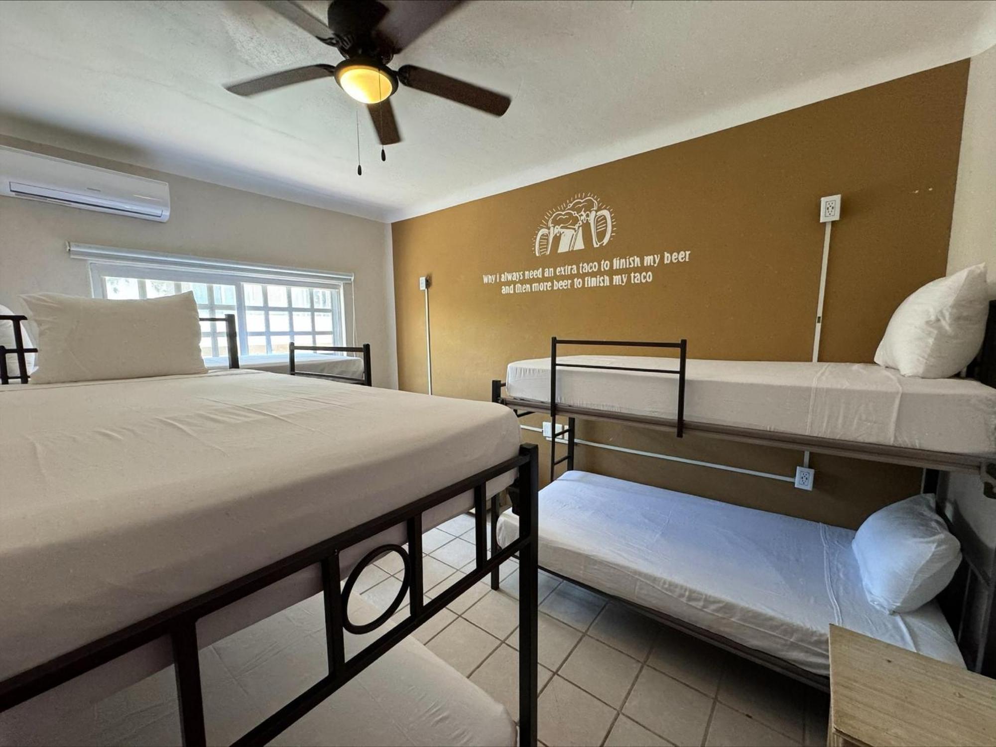 Mala Vecindad Playa Guest house *