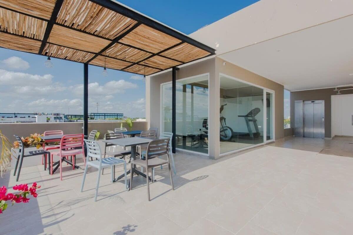 Holiday home Chic Space, Private Balcony, Roof Pool, Good Wifi *