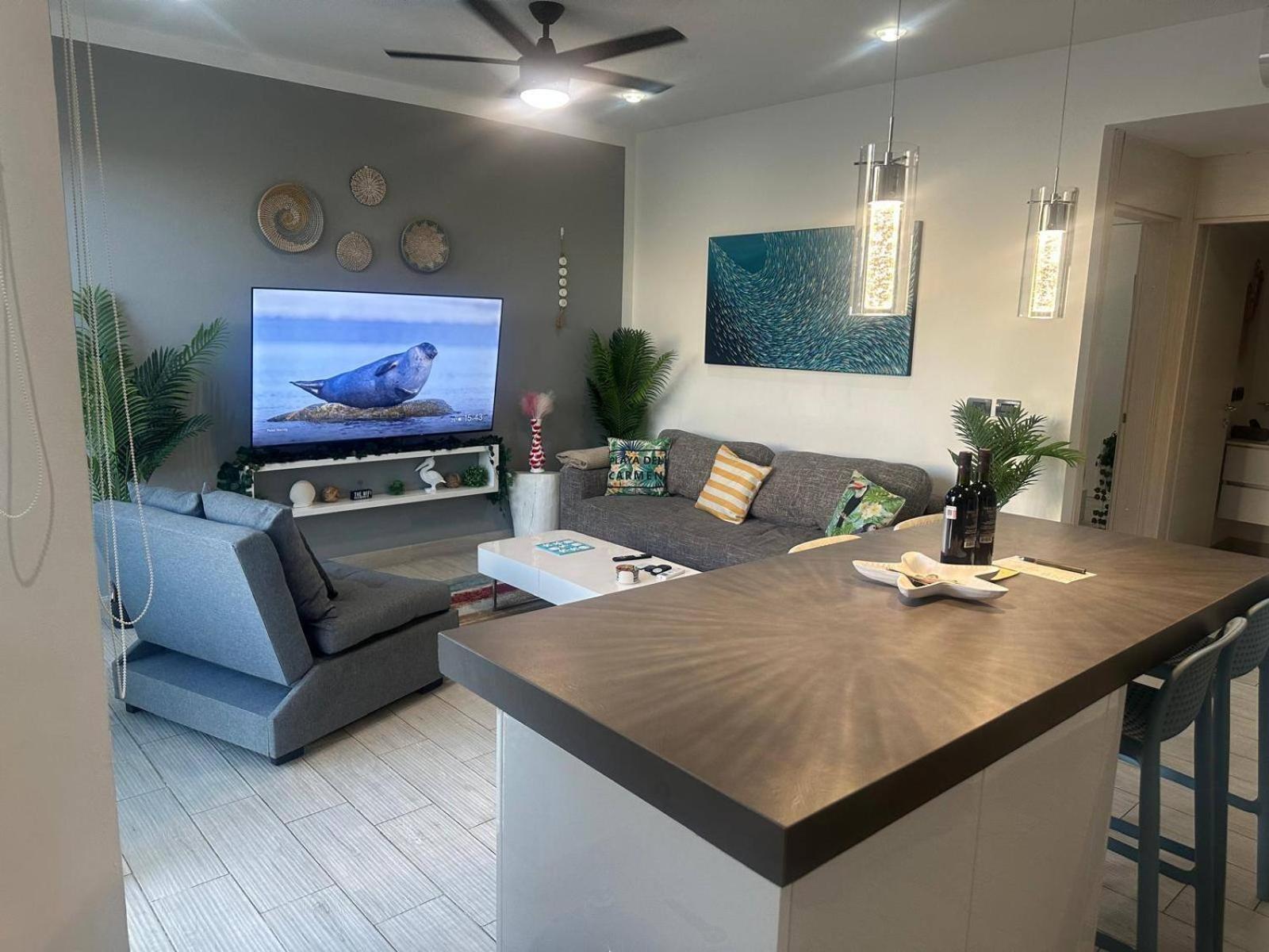 Chic Space, Private Balcony, Roof Pool, Good Wifi *
