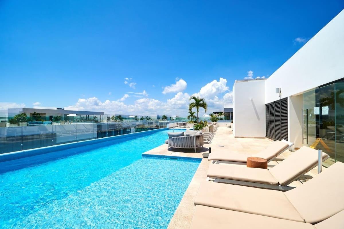 Luxury 2-story With Jacuzzi Apartment *