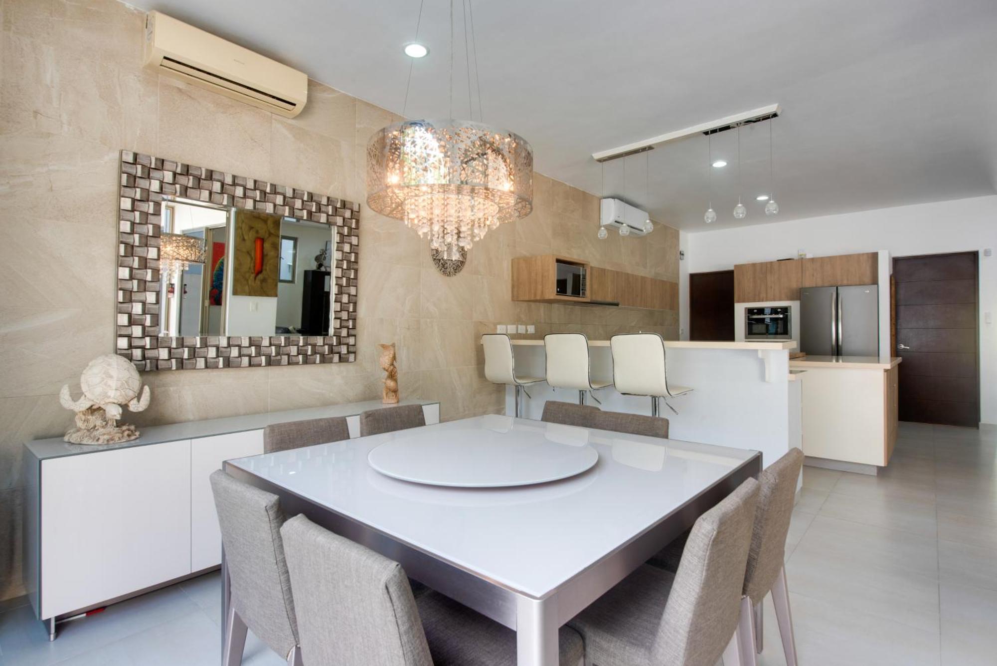 Holiday home Luxe With Pool - Walk To