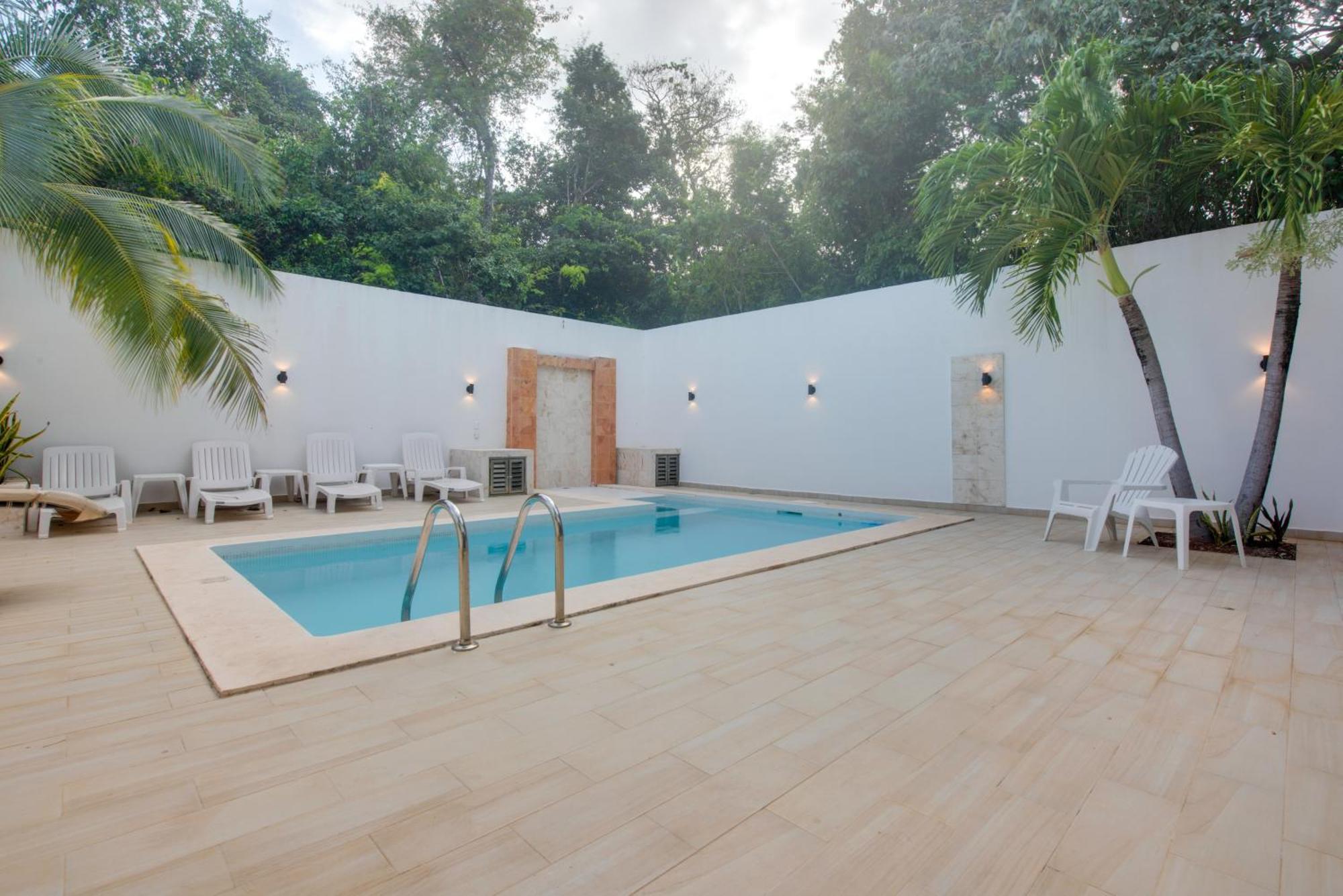 Luxe With Pool - Walk To Holiday home *