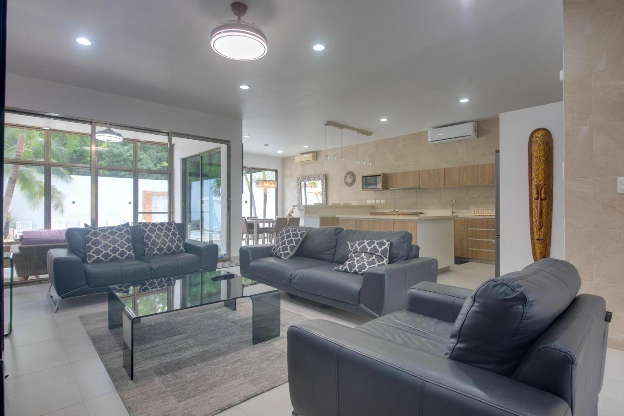 Luxe With Pool - Walk To *