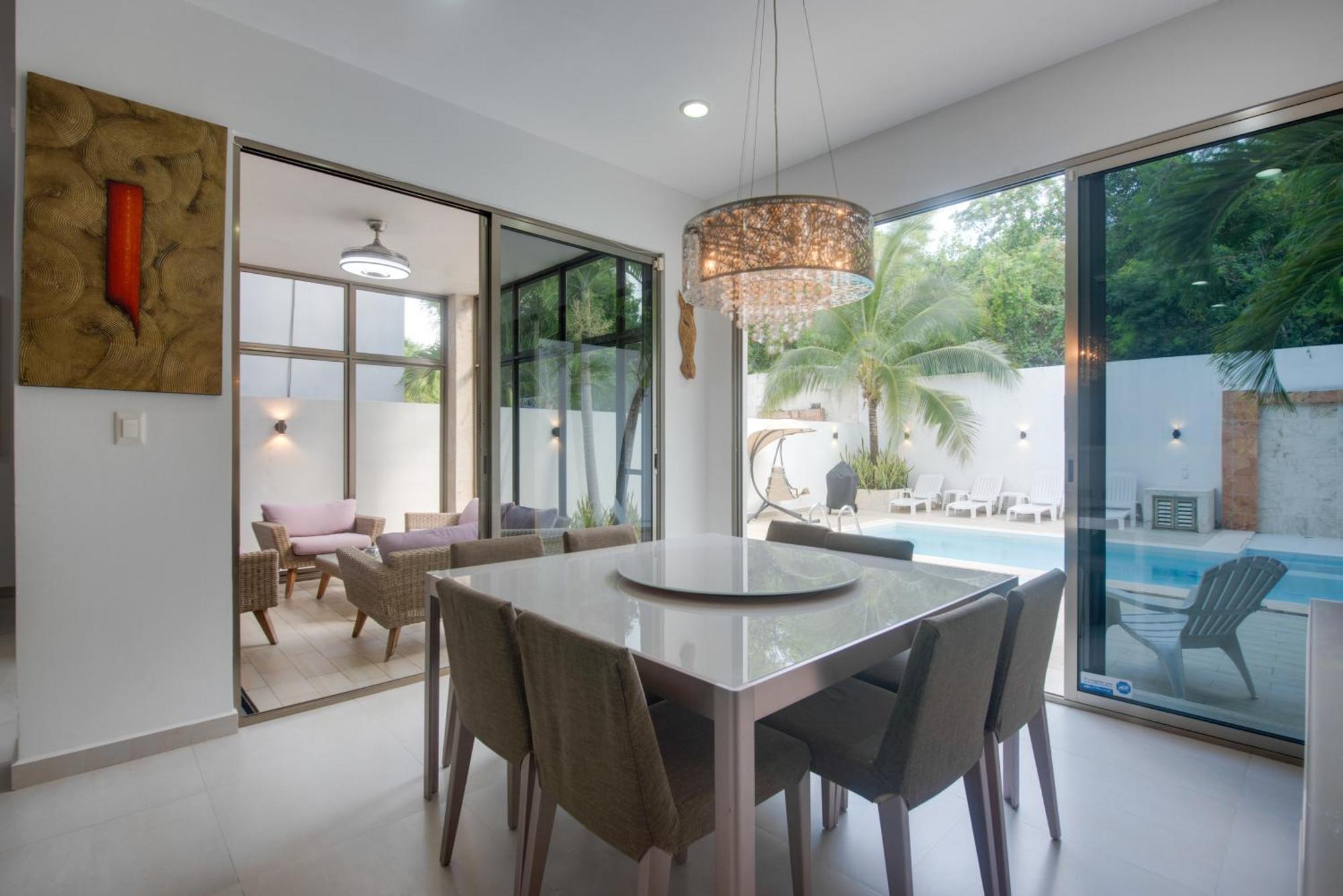 Luxe With Pool - Walk To Holiday home *