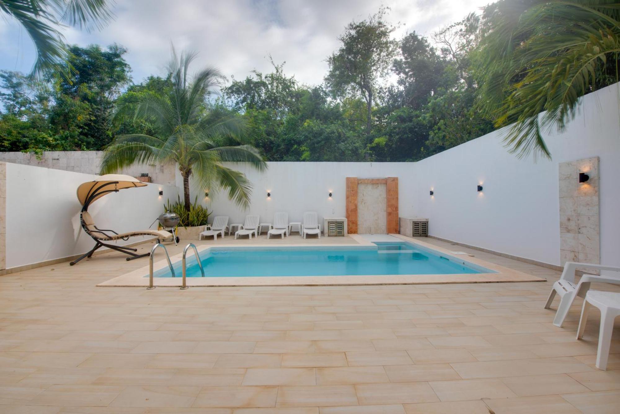 Holiday home Luxe With Pool - Walk To *