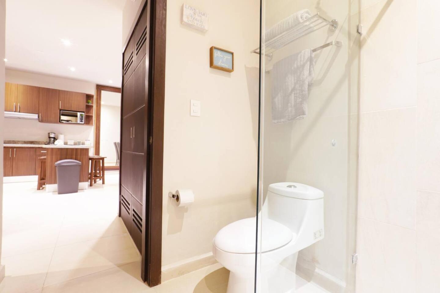 Coto8 10min To Beach, Gym, Pool,wifi 200mb *