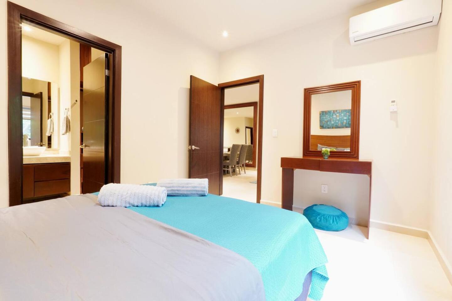Coto8 10min To Beach, Gym, Pool,wifi 200mb Holiday home