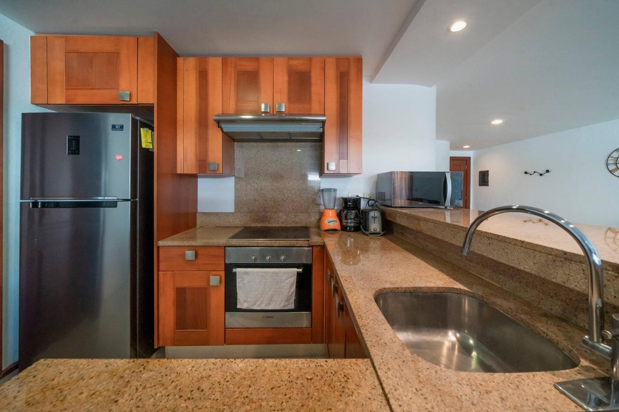 2 Bedroom With Pool, Gym & Parking - Quadra Alea - Wayak 301 *