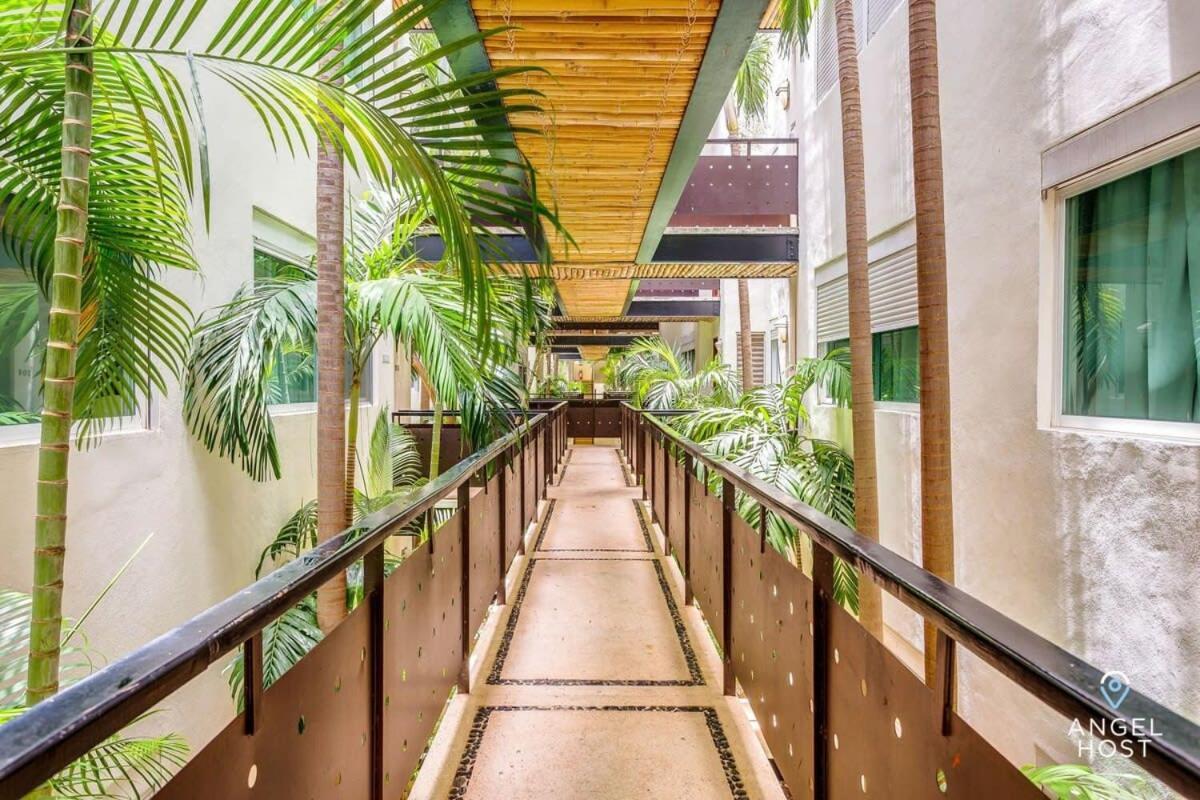 New Tropical Vibe With Roof Pool 3 Blks