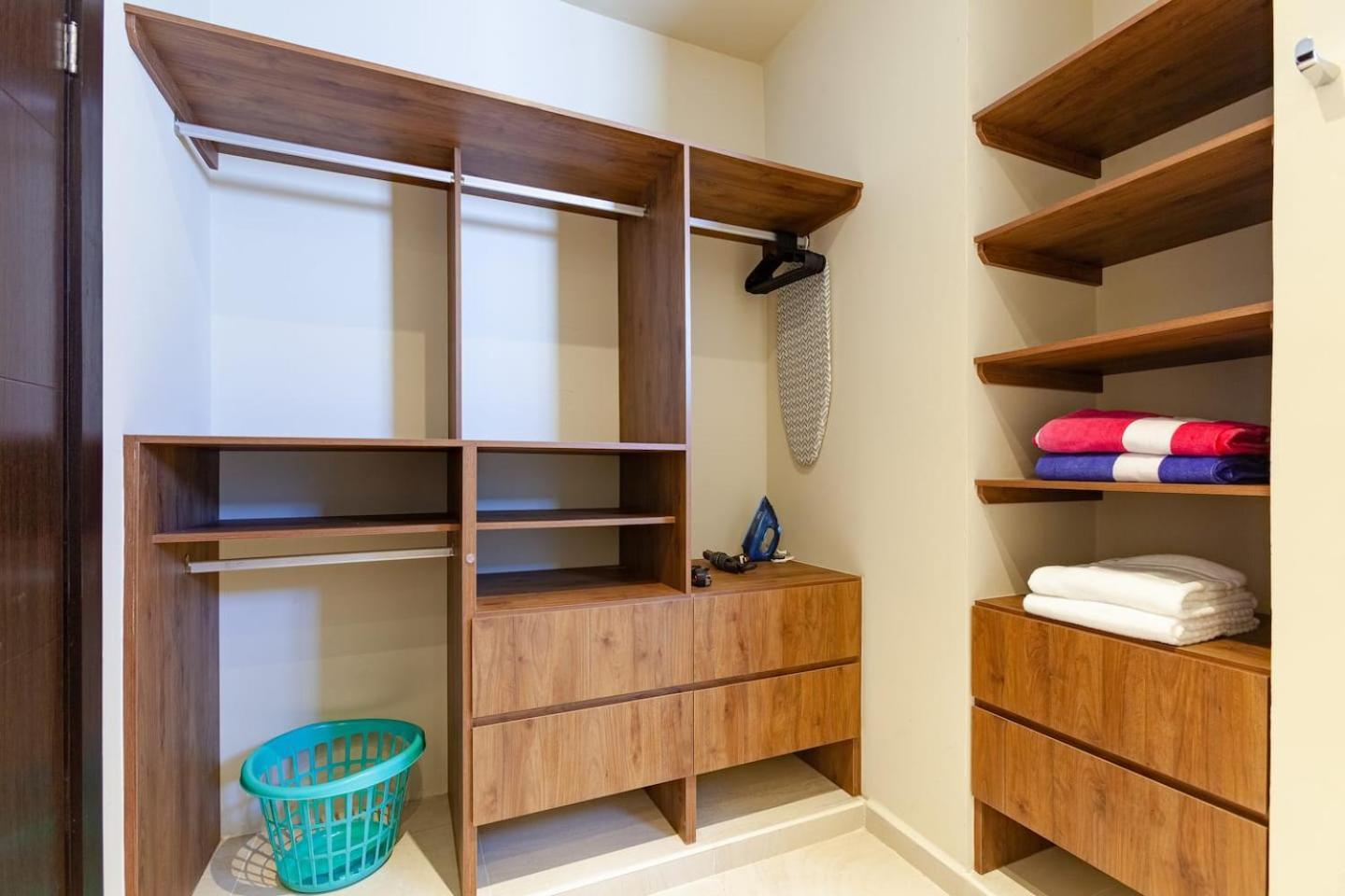 Coto8 Selvanova Gated, Wifi 200bm, King,6pools *
