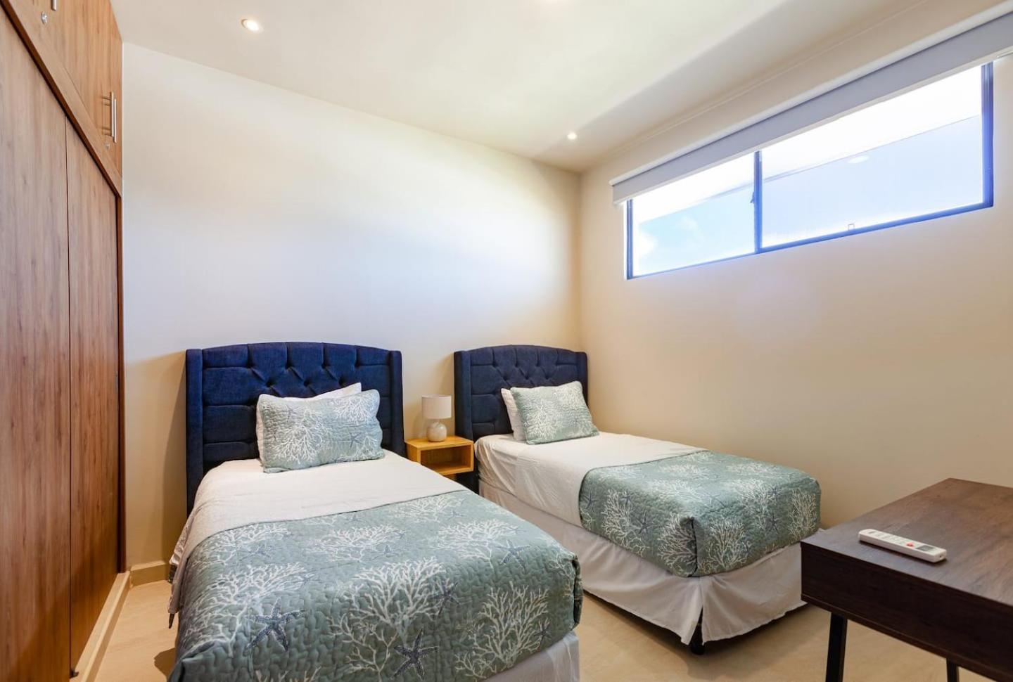 Coto8 Selvanova Gated, Wifi 200bm, King,6pools Holiday home *