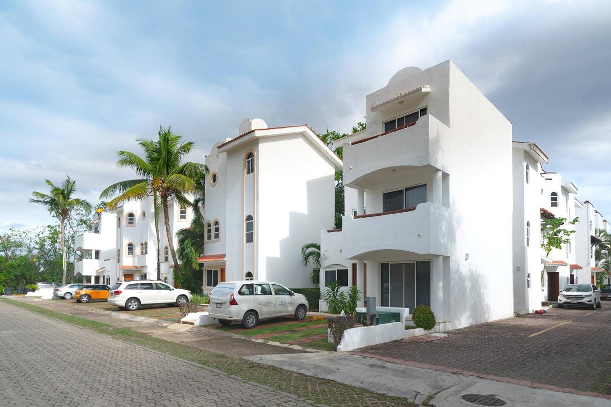 3 Bedroom With Pool - Playacar Phase Ii - At Pakal Complex 21 Ferienhaus *