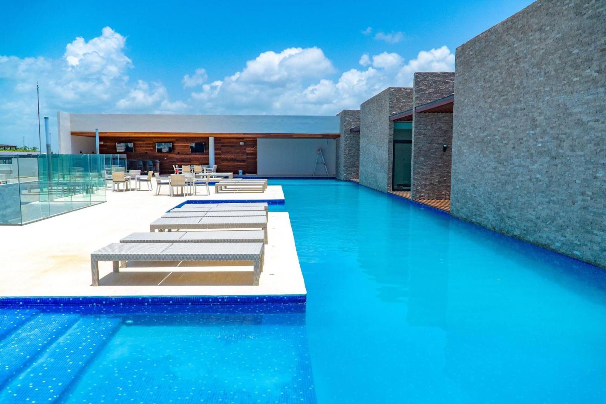 Luxury 2 Bedroom With Private Jacuzzi & Bbq - At Cruz Con Mar - Maricruz Playa del Carmen