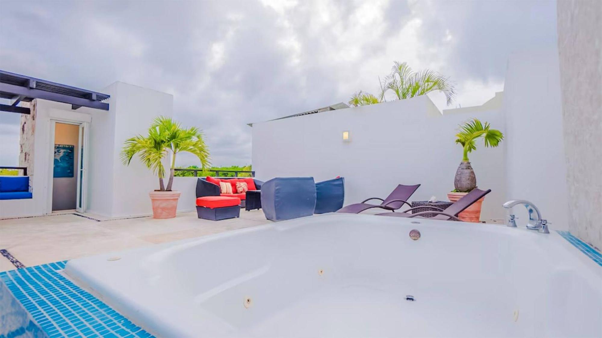 Luxury 2 Level Penthouse With 2 Bedroom - Only 3 Blocks From The - Meridian 310 *