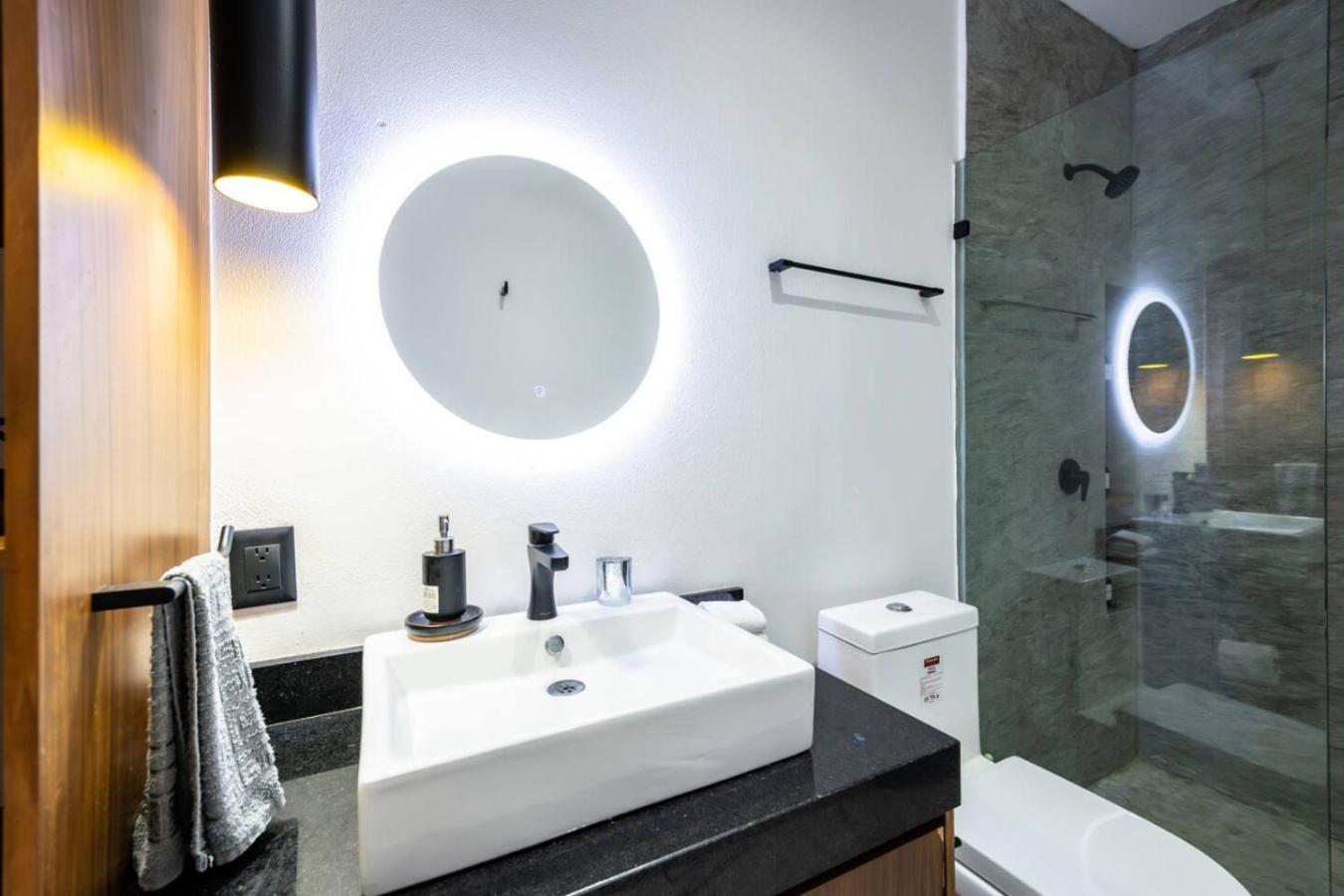 Stylish W Rooftop Pool Walk To 5th