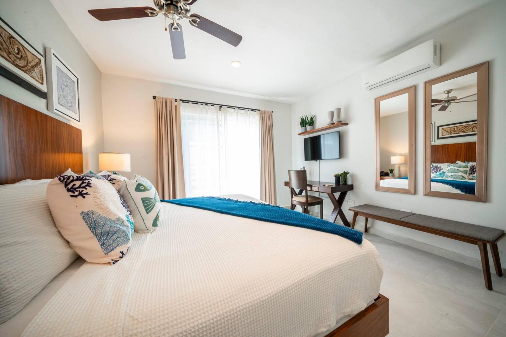 Modern Penthouse With 2 Bedrooms & Pool - Exquisite Bargain Priced - At Margaritas Ii Ferienhaus Playa del Carmen