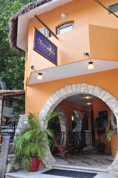 Moongate Hotel 2*