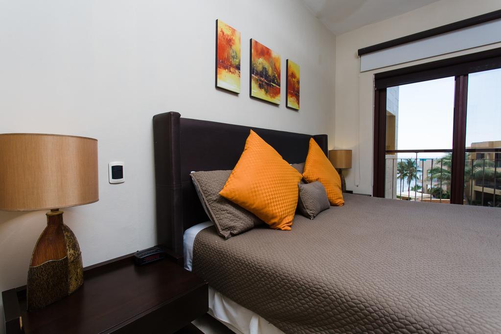 Oceanfront El Faro Surf 302 *