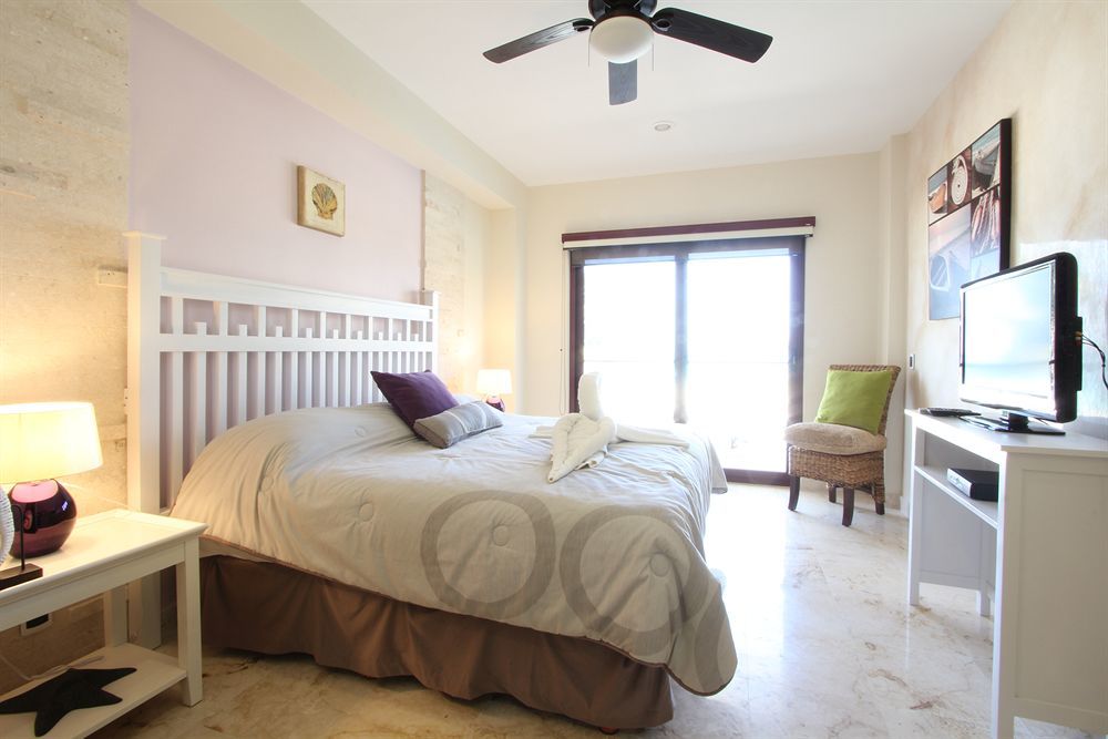 El Faro Oceanfront Apartments By Bvr