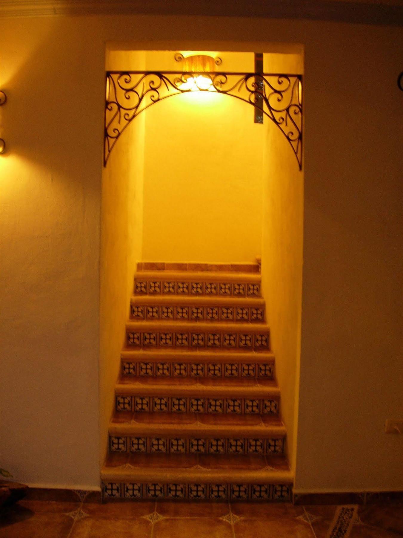 Alux Hotel 2*