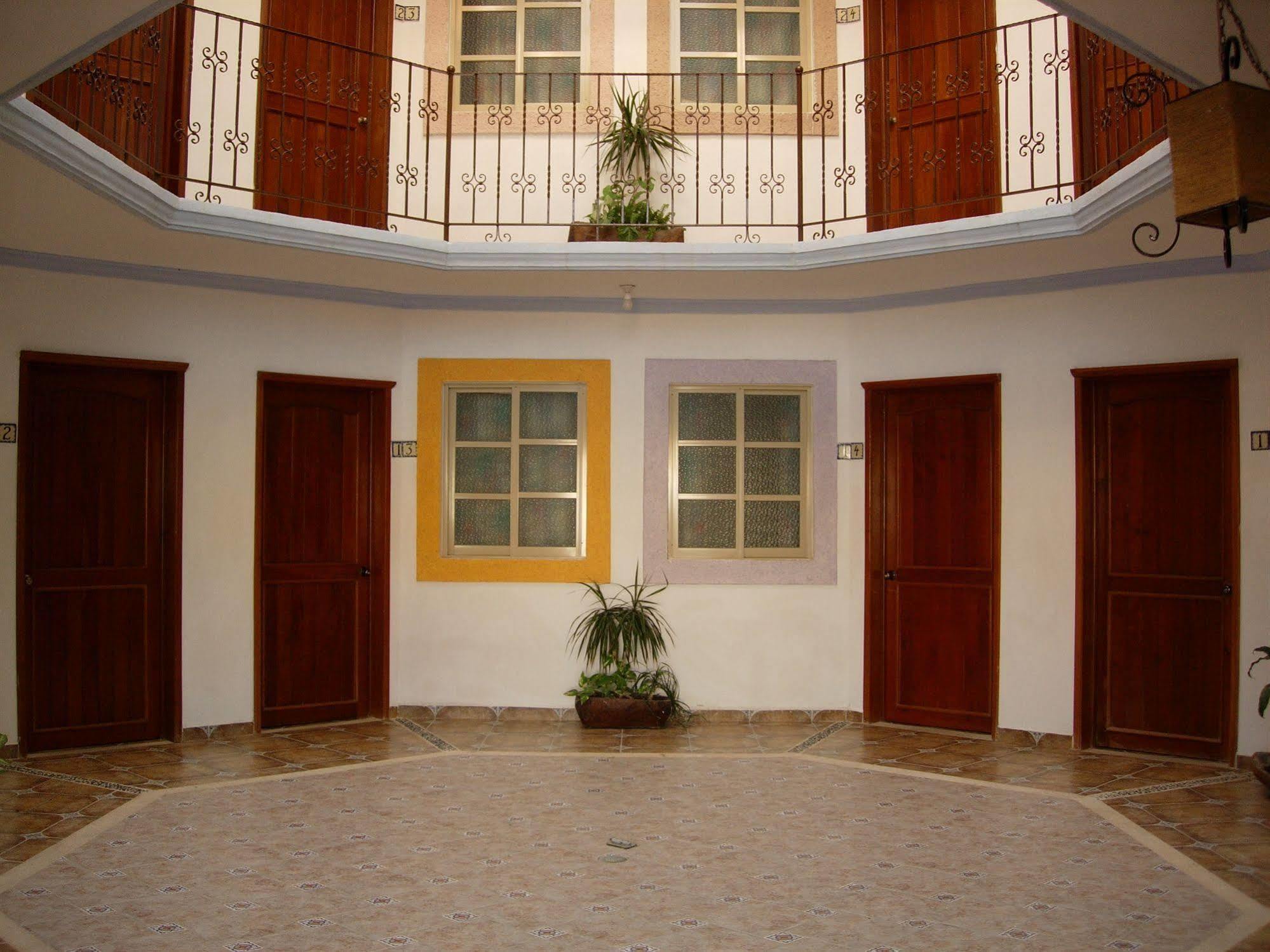 Alux Hotel