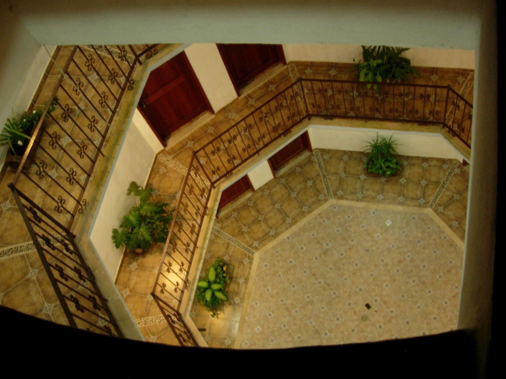 Hotel Alux 2*