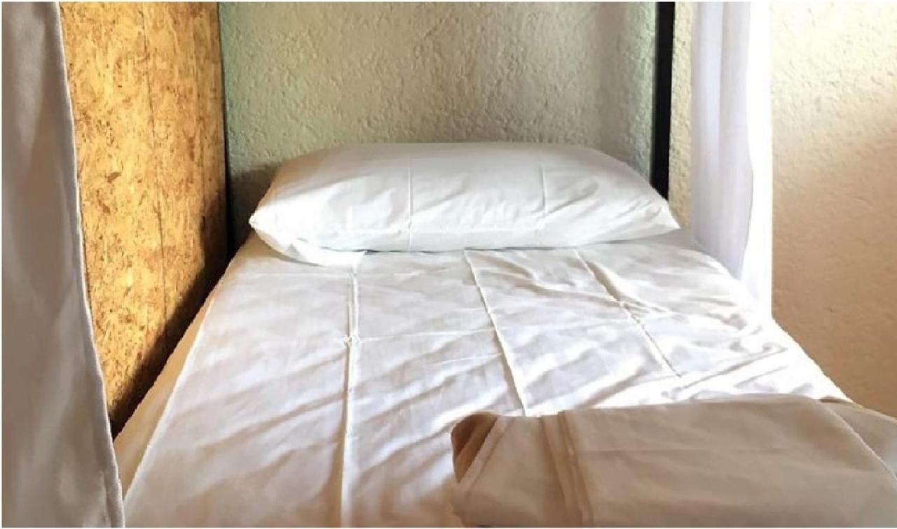 Guacamundo 5th. Ave Hostel *