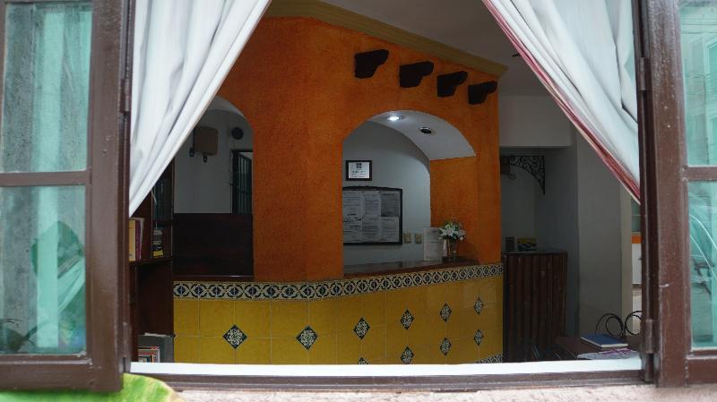Alux Hotel 2*