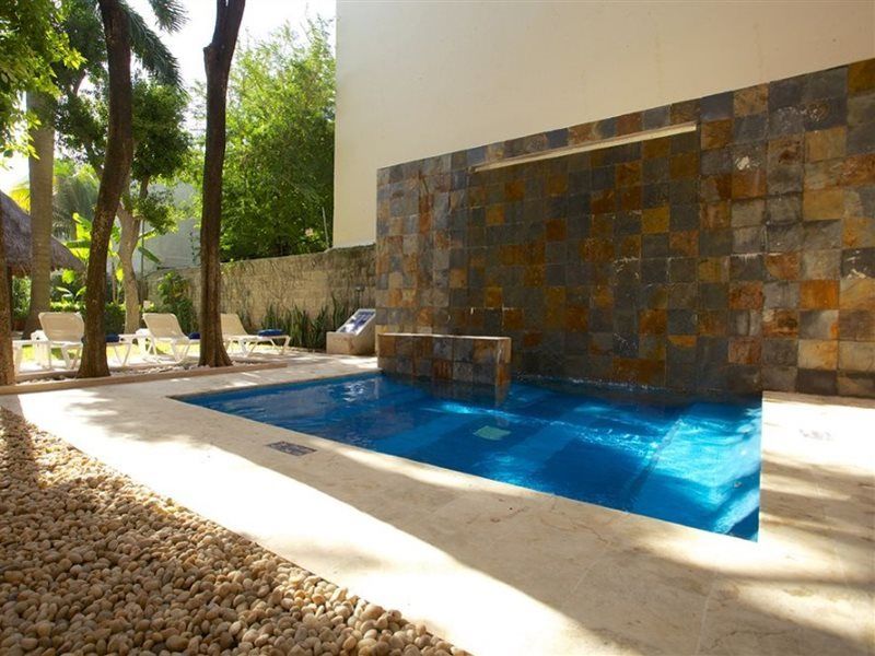 Moongate Hotel