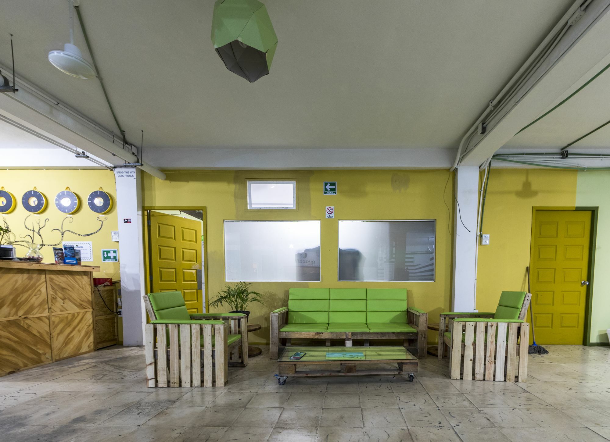 Guacamundo 5th. Ave Hostel *