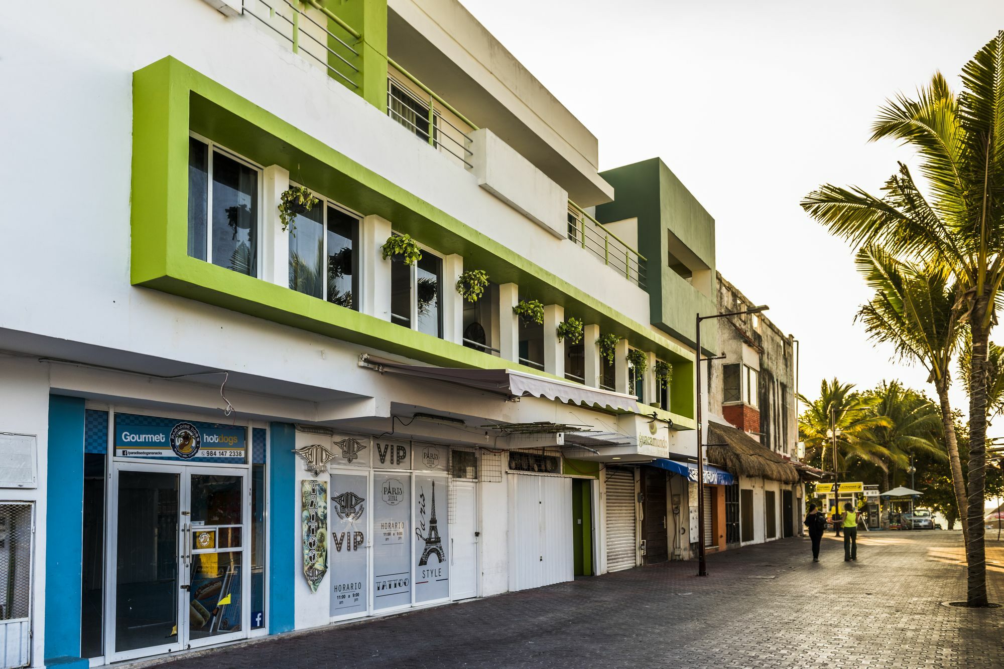 Guacamundo 5th. Ave Hostel *