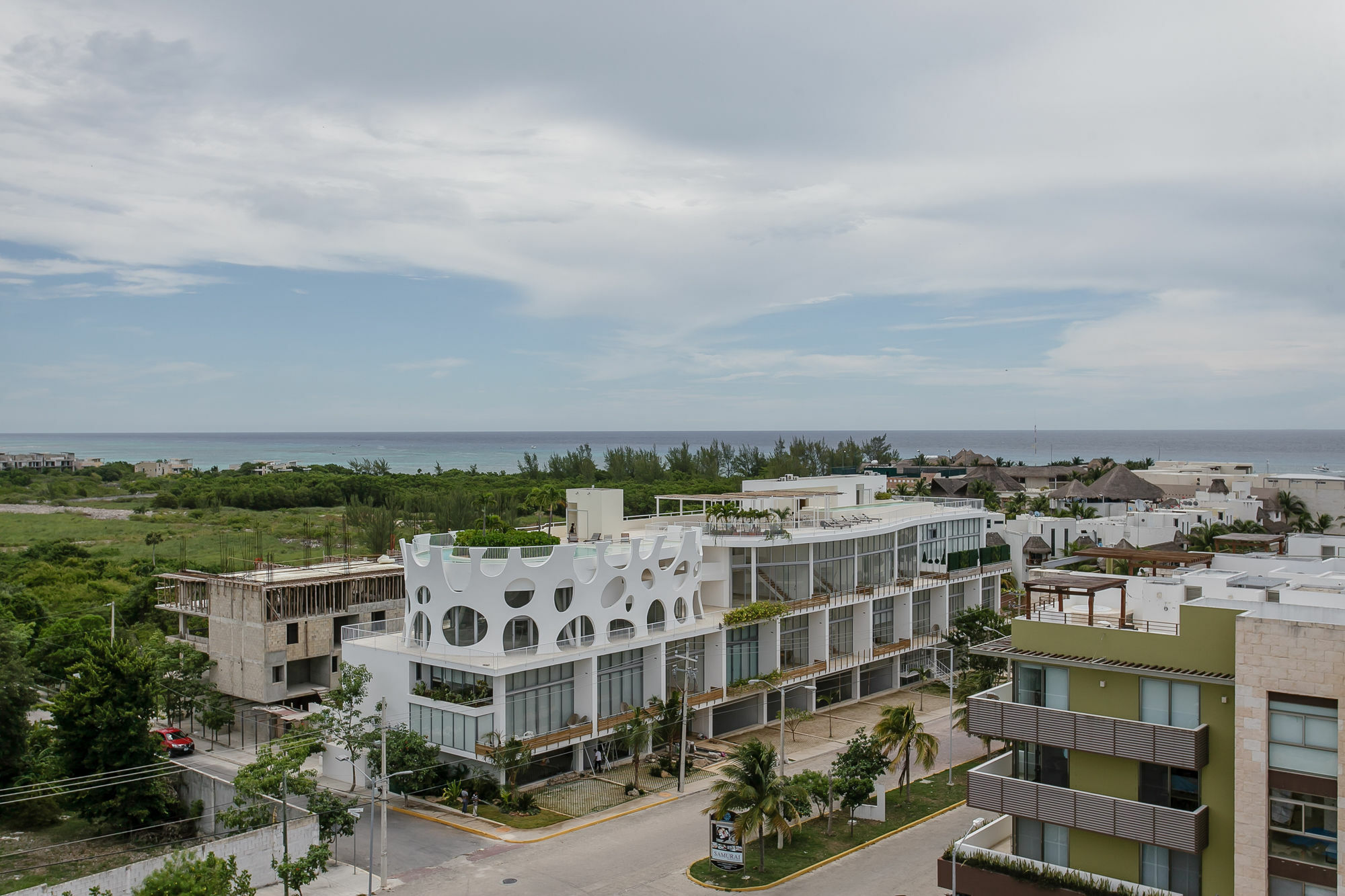 It Building By Playa Moments *
