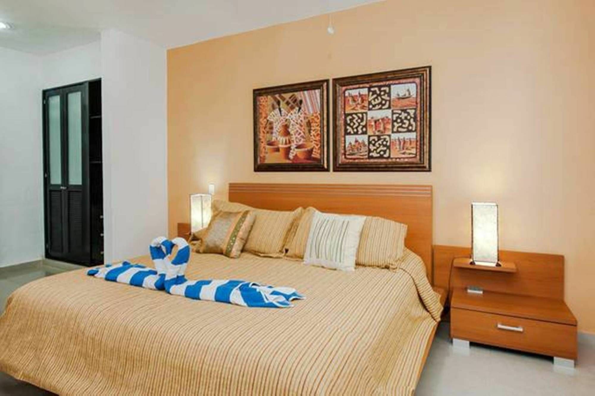 Hotel Pelicanos By Chezplaya Playa del Carmen