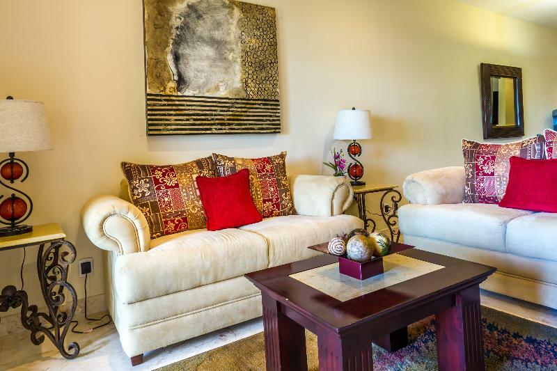 El Faro Oceanfront Apartments By Bvr