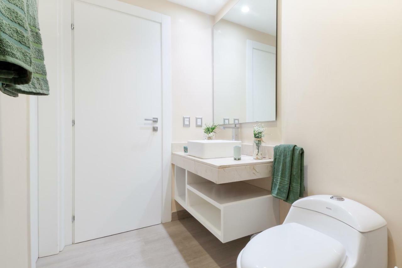 Trendy Designer In The 5th Avenue Apartment