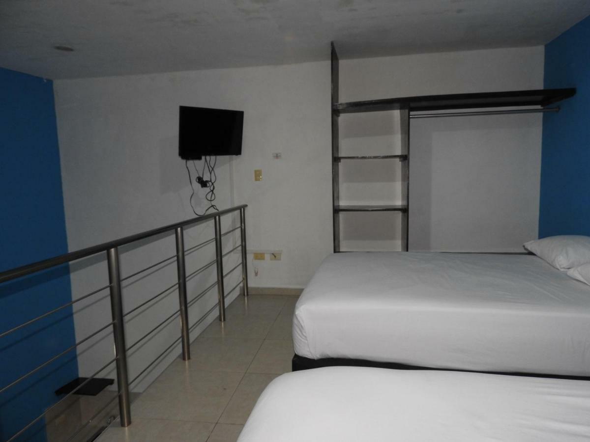 Easy Hotel *