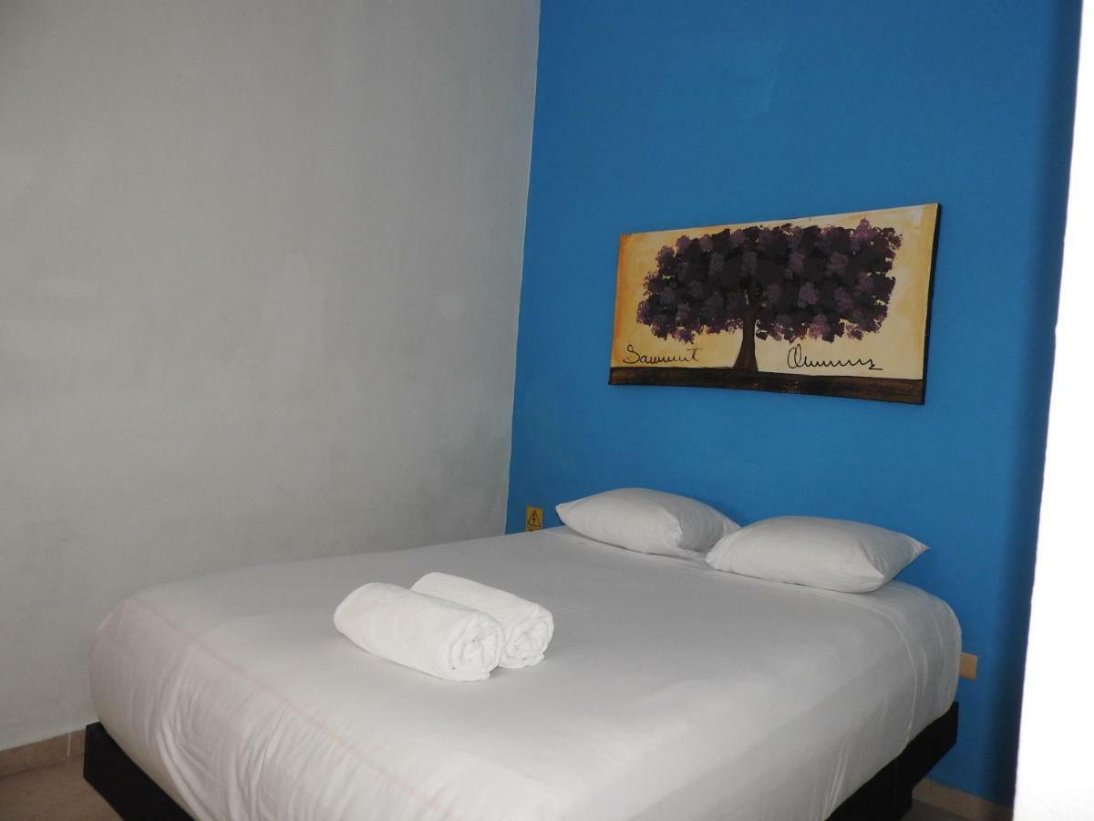 Easy Hotel *