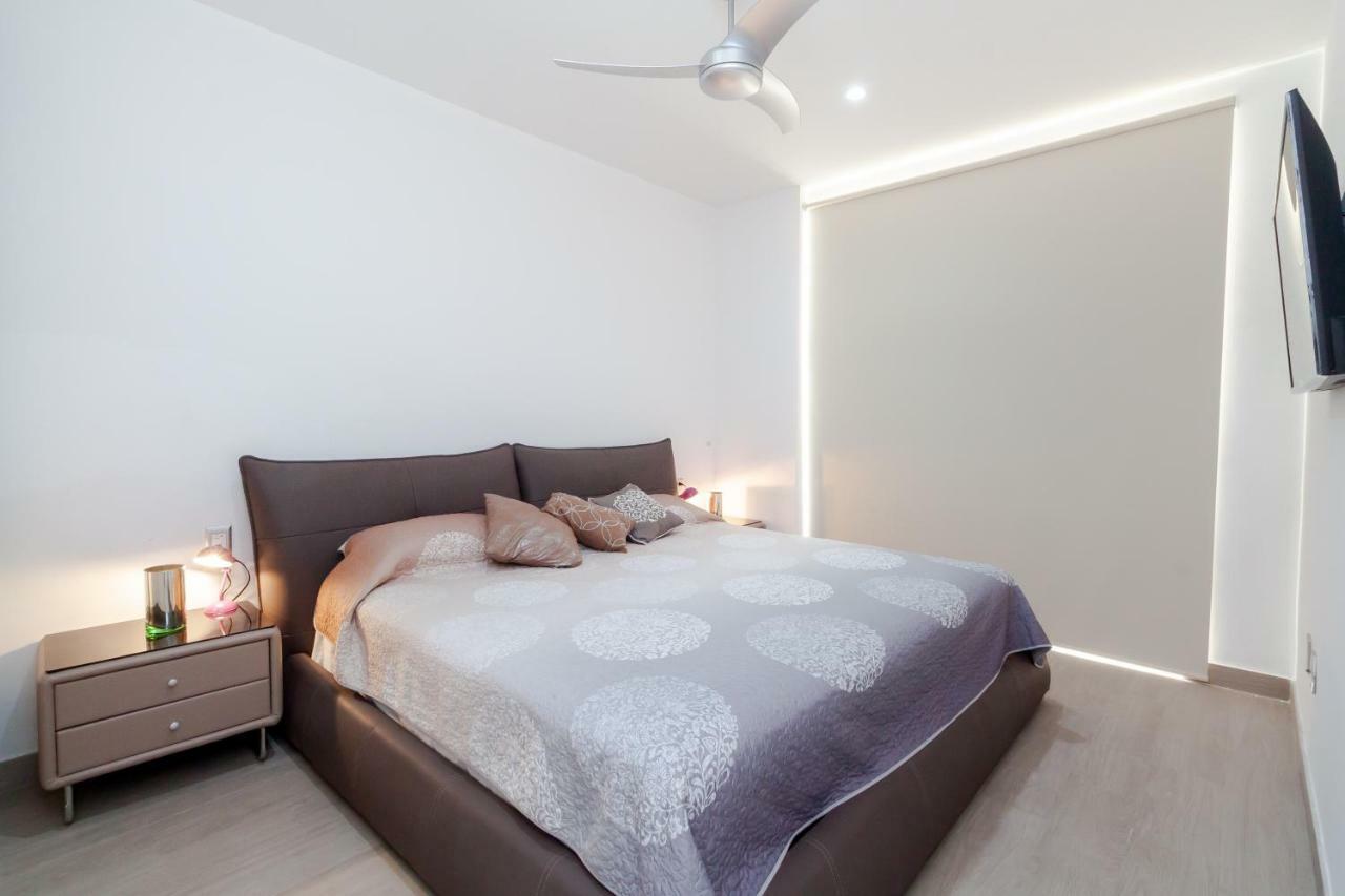 Trendy Designer In The 5th Avenue Apartment