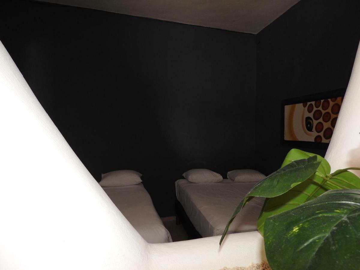 Easy Hotel *