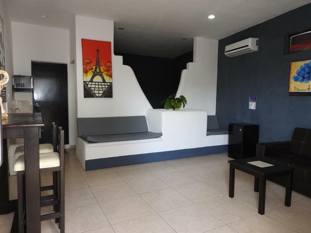 Easy Hotel *