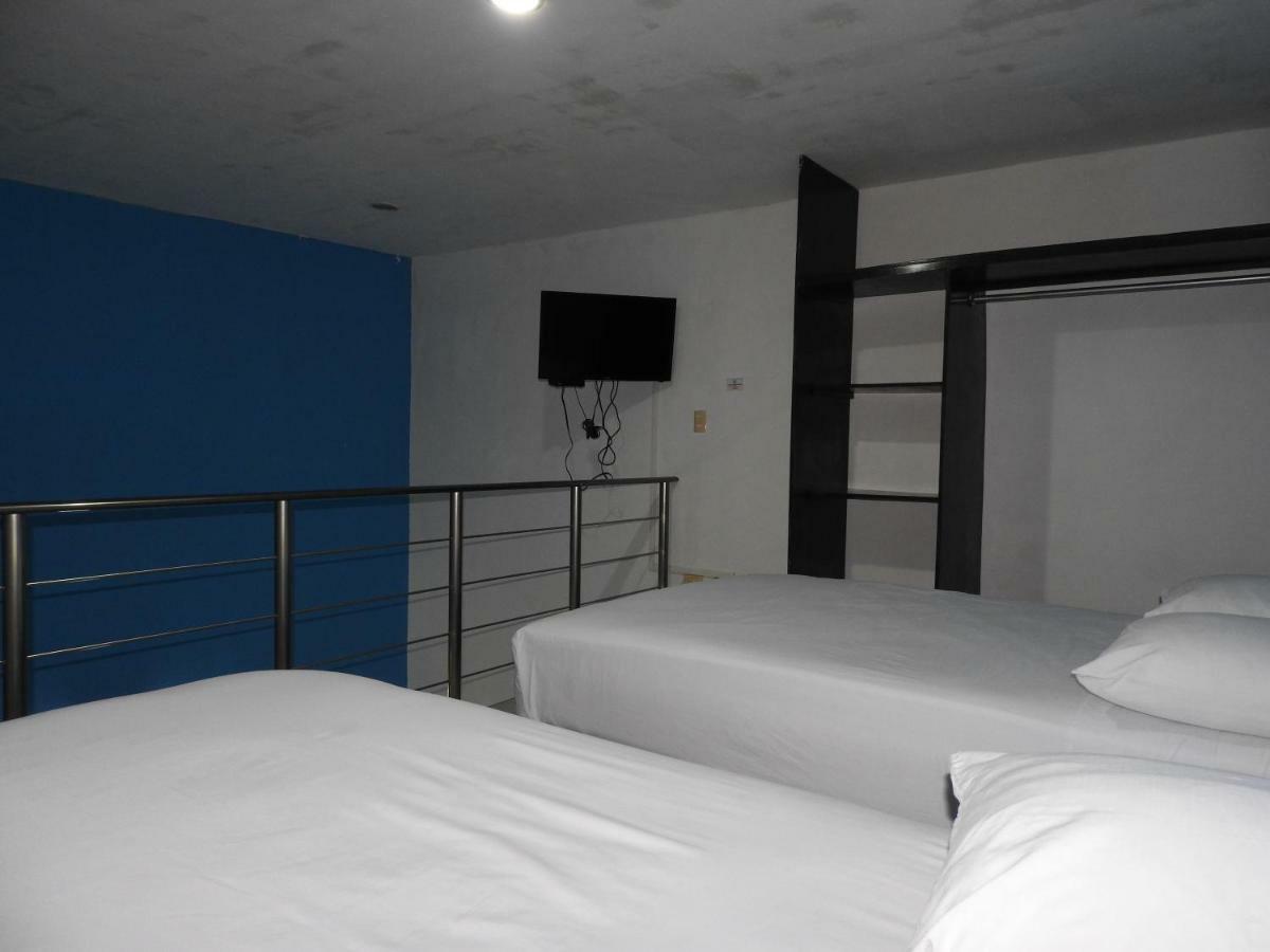 Easy Hotel *