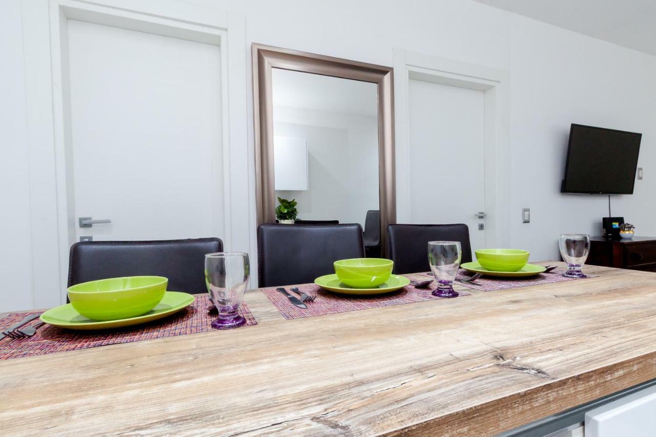 Trendy Designer In The 5th Avenue Apartment