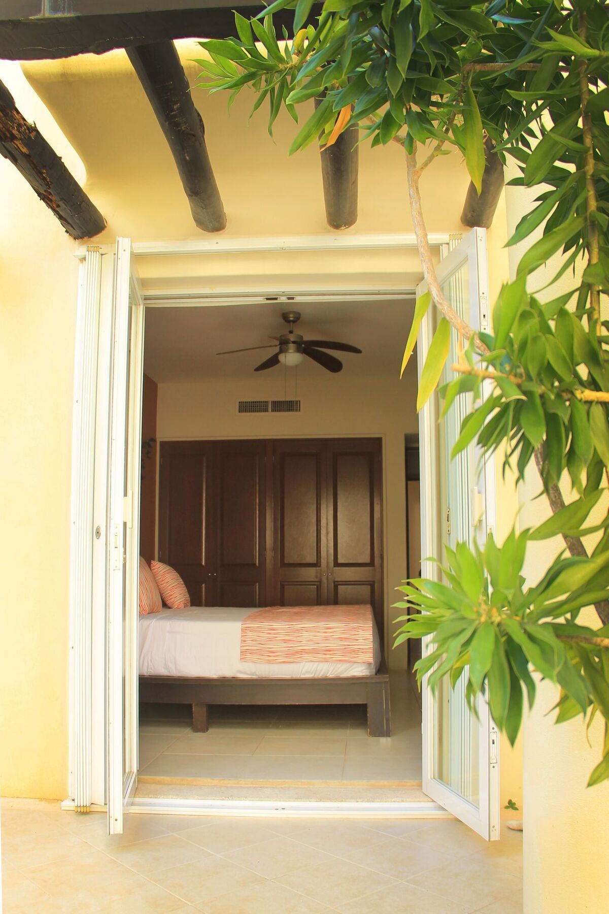 Luna Maya Free Access To Club Apartment